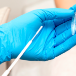 Entender la importancia de las pruebas de VPH, los tipos disponibles y el momento adecuado para realizarlas puede ser crucial para mantener la salud reproductiva.